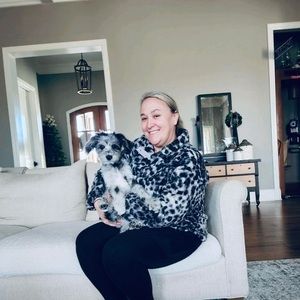 Meet your Posher, Anna chris